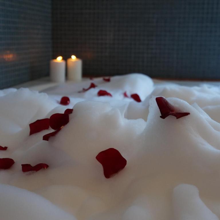 Jacuzzi Rooms - Camera Deluxe Matrimoniale con Vasca Idromassaggio - 12