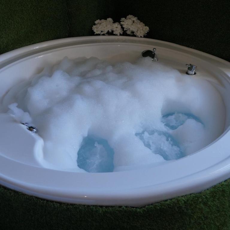 Jacuzzi Rooms - Camera Matrimoniale con Vasca Idromassaggio - 13