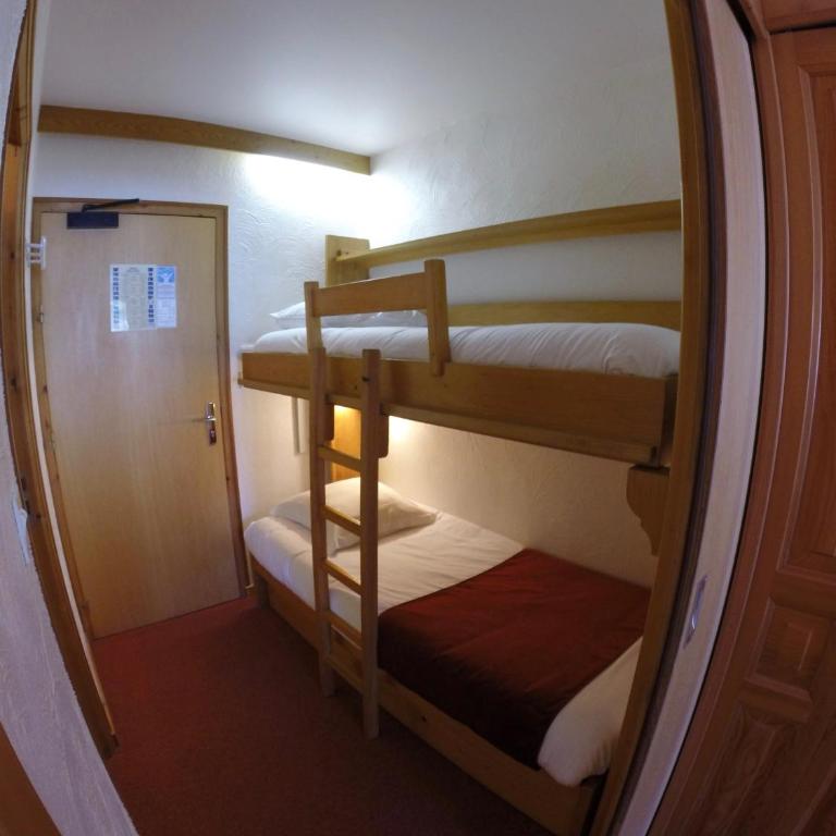 Hôtel Les Côtes, Résidence Loisirs et Chalets - Chambre Familiale (2 Adultes et 2 Enfants) - 4