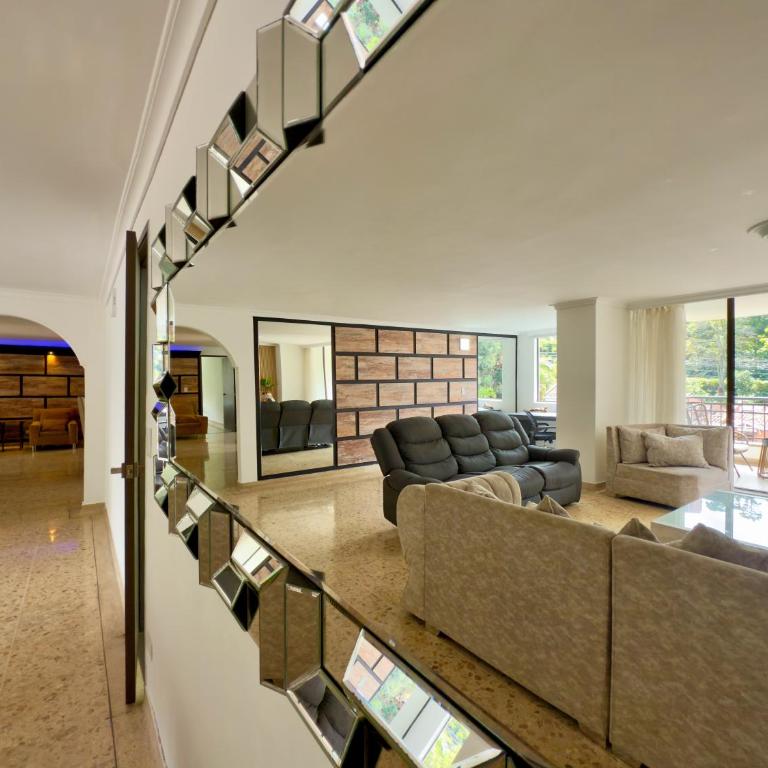 4br 240 M Pool Next To El Tesoro Mall - Apartamento - 35