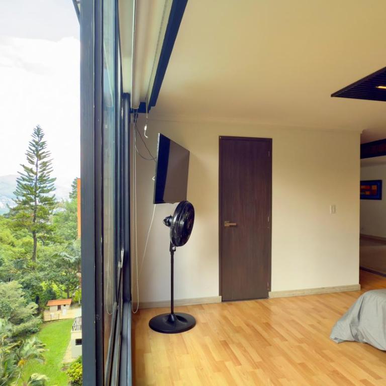 4br 240 M Pool Next To El Tesoro Mall - Apartamento - 62