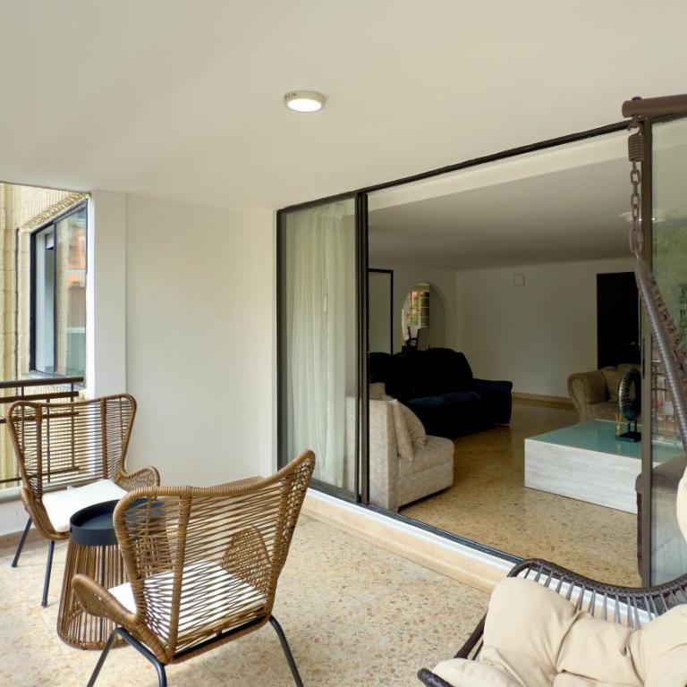 4br 240 M Pool Next To El Tesoro Mall - Apartamento - 77