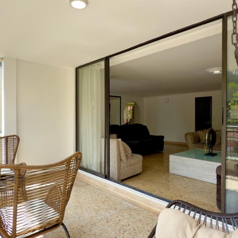 4br 240 M Pool Next To El Tesoro Mall - Apartamento - 79