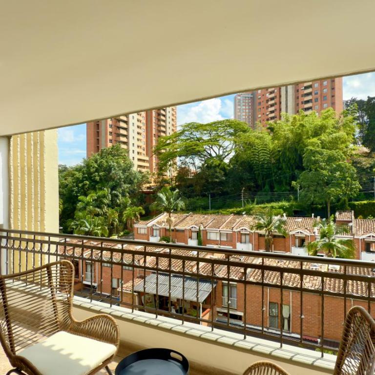 4br 240 M Pool Next To El Tesoro Mall - Apartamento - 89