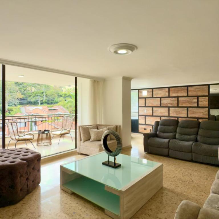 4br 240 M Pool Next To El Tesoro Mall - Apartamento - 90