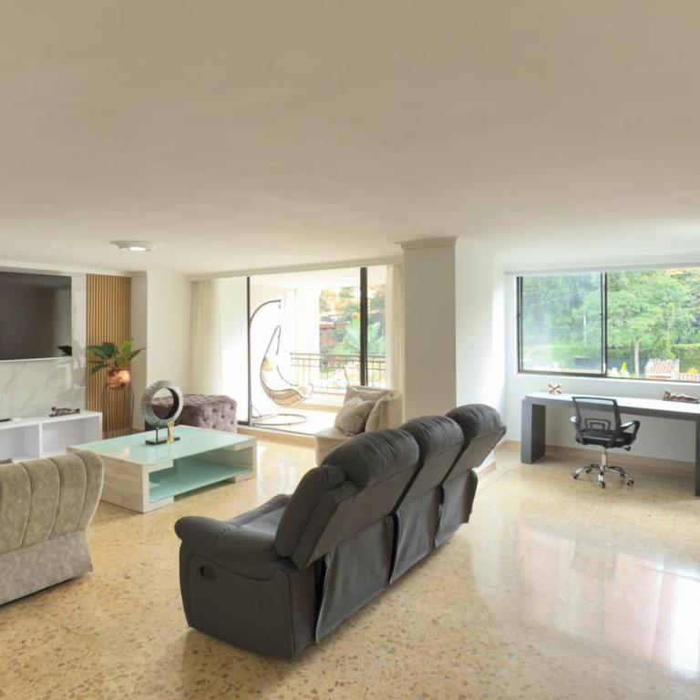 4BR 240 m² Pool Next to El Tesoro Mall - Apartment - 19