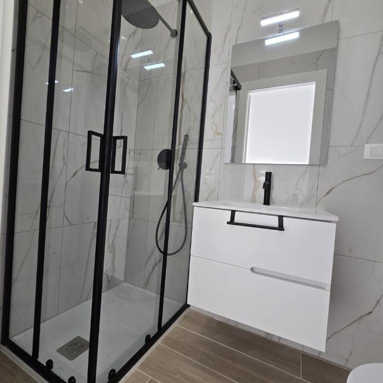 GiuAdel casa Palermo - Double Room with Private Bathroom - 4