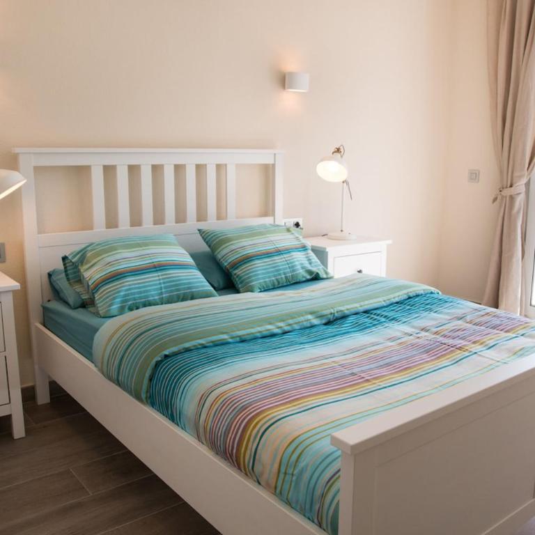 SeaHomes Vacations - Seafront Apt Fenals & PKG - Apartamento de 3 dormitorios - 4