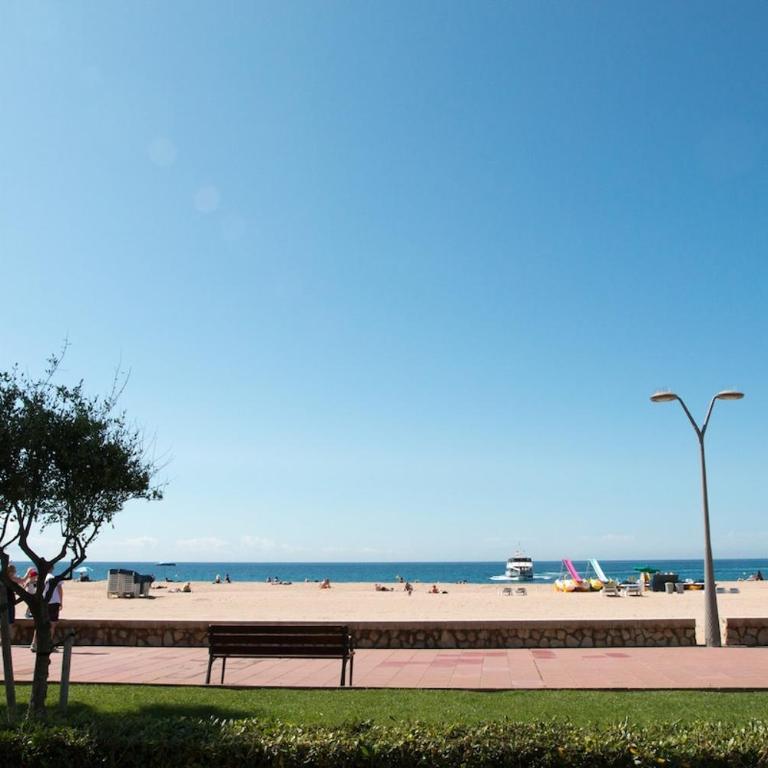 SeaHomes Vacations - Seafront Apt Fenals & PKG - Apartamento de 3 dormitorios - 28