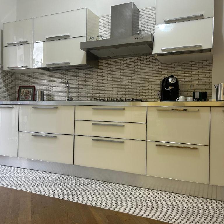 Sisella Home - Duomo by Napolipopart - Appartamento con 3 Camere da Letto - 77