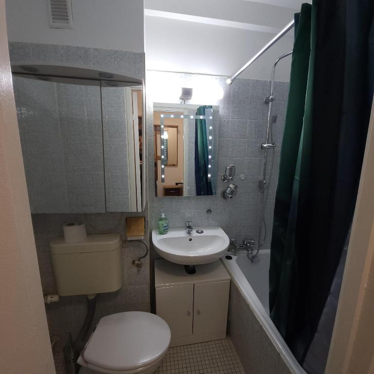 2 min Bus 5 min S-Bahn U-Bahn 15 min Zentrum - Apartment mit 1 Schlafzimmer - 4