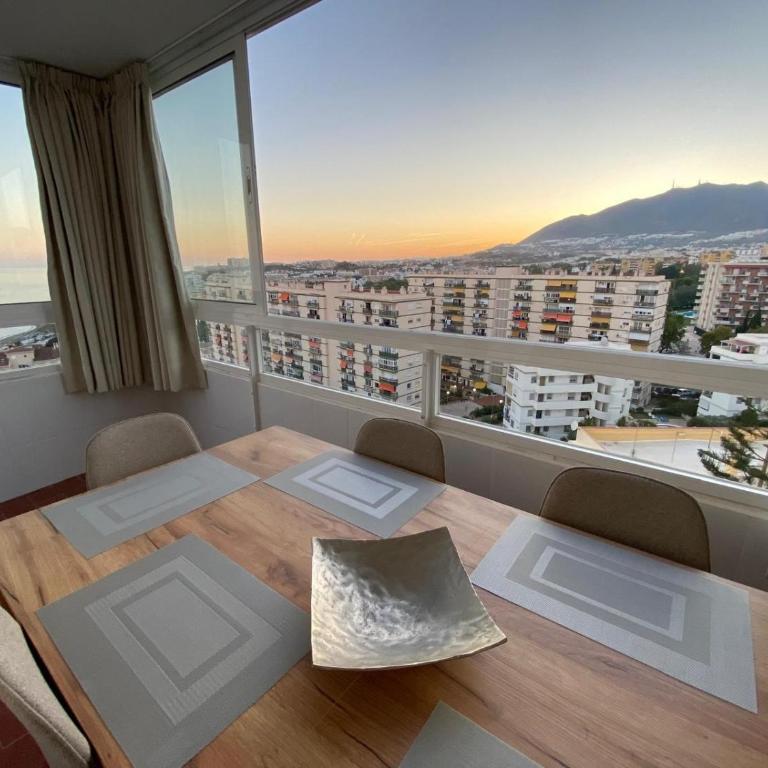 Andalusian Style 3 Bd Apartment with Sea Views in Central Benalmadena - Three-Bedroom Apartment - High Floor - 3