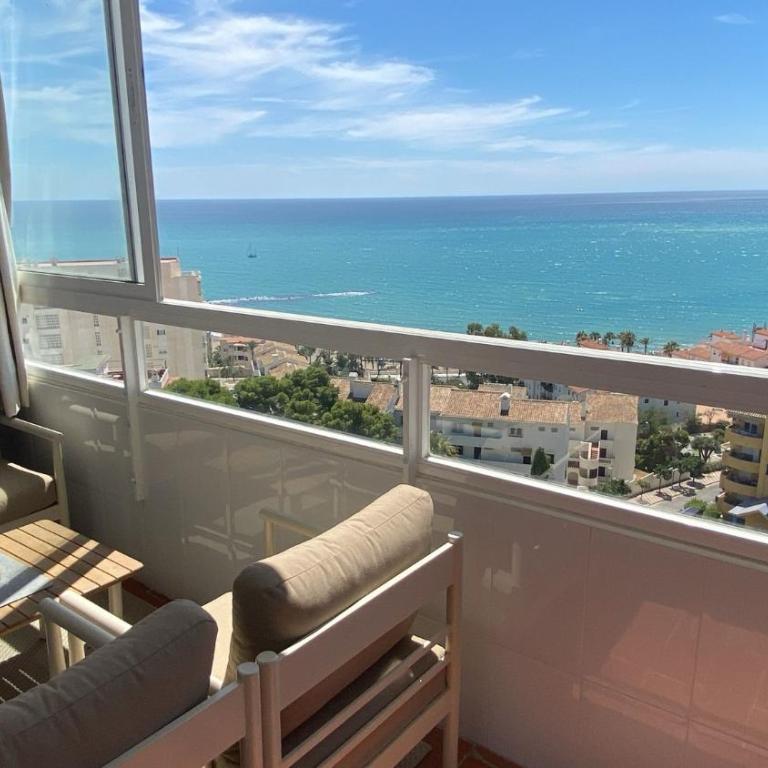 Andalusian Style 3 Bd Apartment with Sea Views in Central Benalmadena - Three-Bedroom Apartment - High Floor - 2