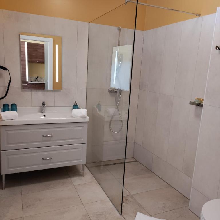 VULKAN Residenz Hotel I Self Check-in - Classic Dreibettzimmer - 4