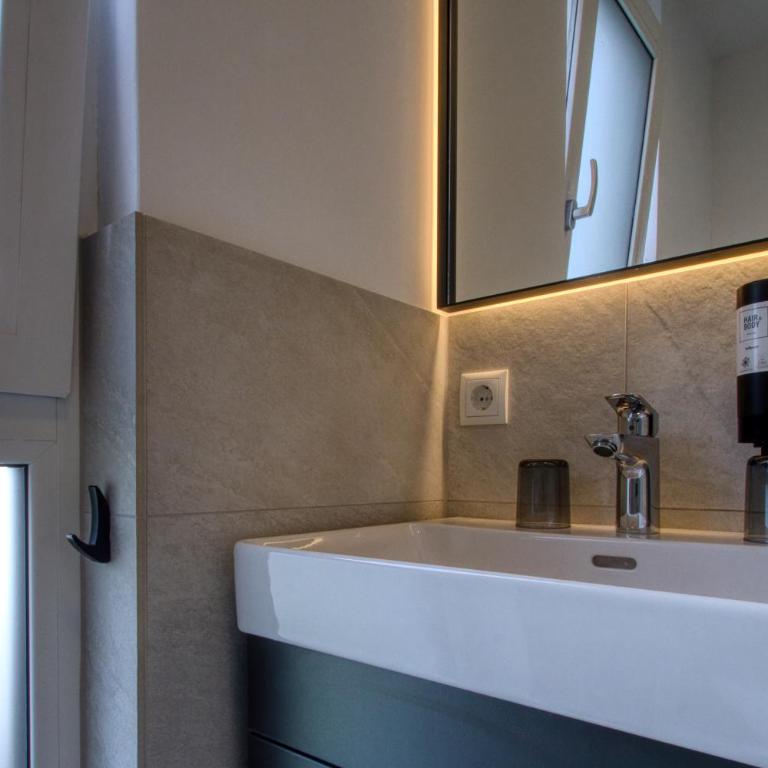 myQuartier City Chalets digital self check in - Studio S mit Balkon - 4