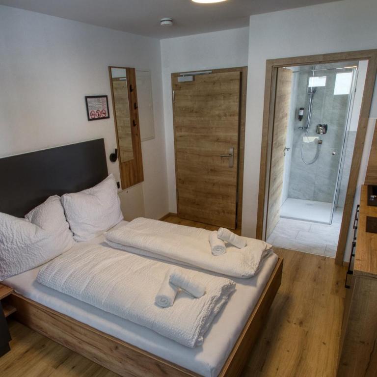 myQuartier City Chalets digital self check in - Studio S mit Balkon - 3