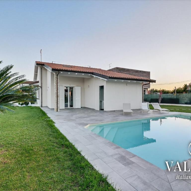 Villa Blu Lucca- Pool and Parking 10 Min from Lucca - Villa con 3 Camere da Letto - 24