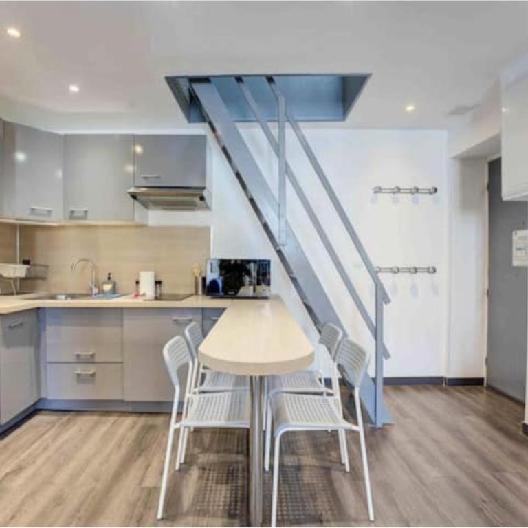 Cannes Appartement au centre-ville dernier étage - Apartment mit 2 Schlafzimmern - 2