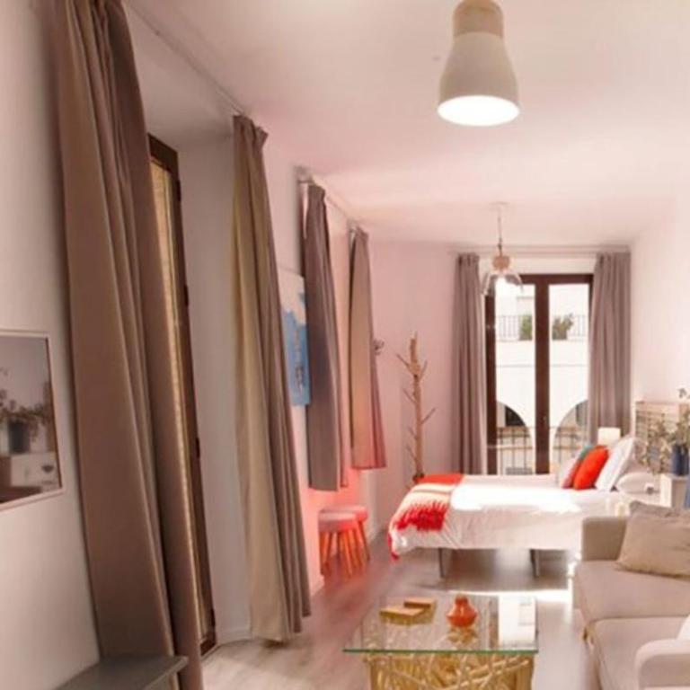 Suites del Arenal Olehousing - Habitación Cuádruple con balcón - 1