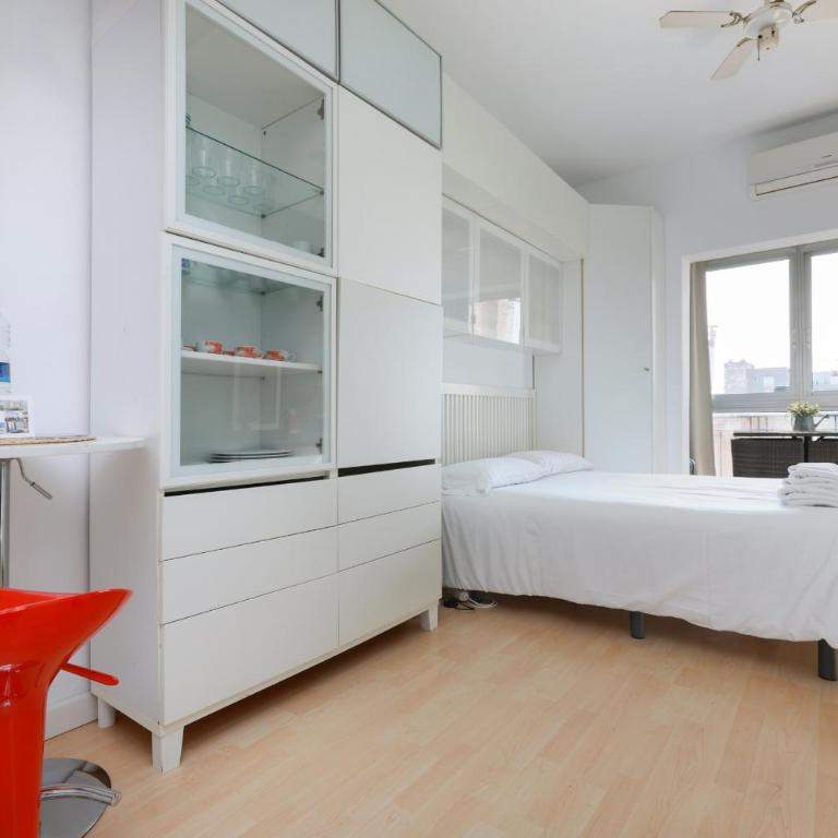 ApartEasy - Lovely Atic in Barcelona - Studio - 2