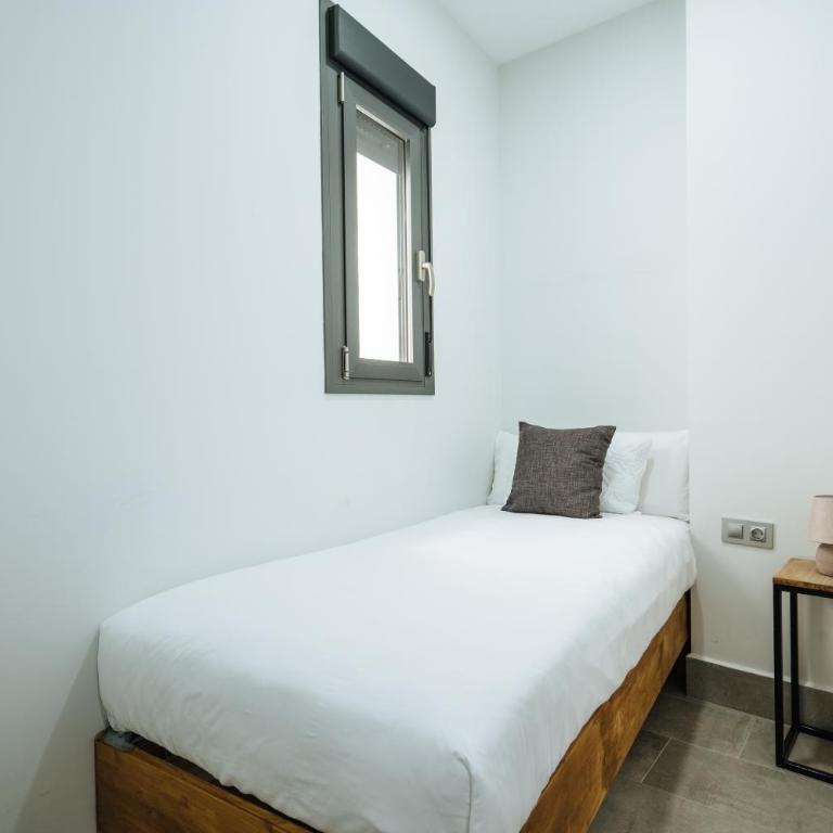 Apartamentos Trinidad - Two-Bedroom Apartment with Balcony - 2