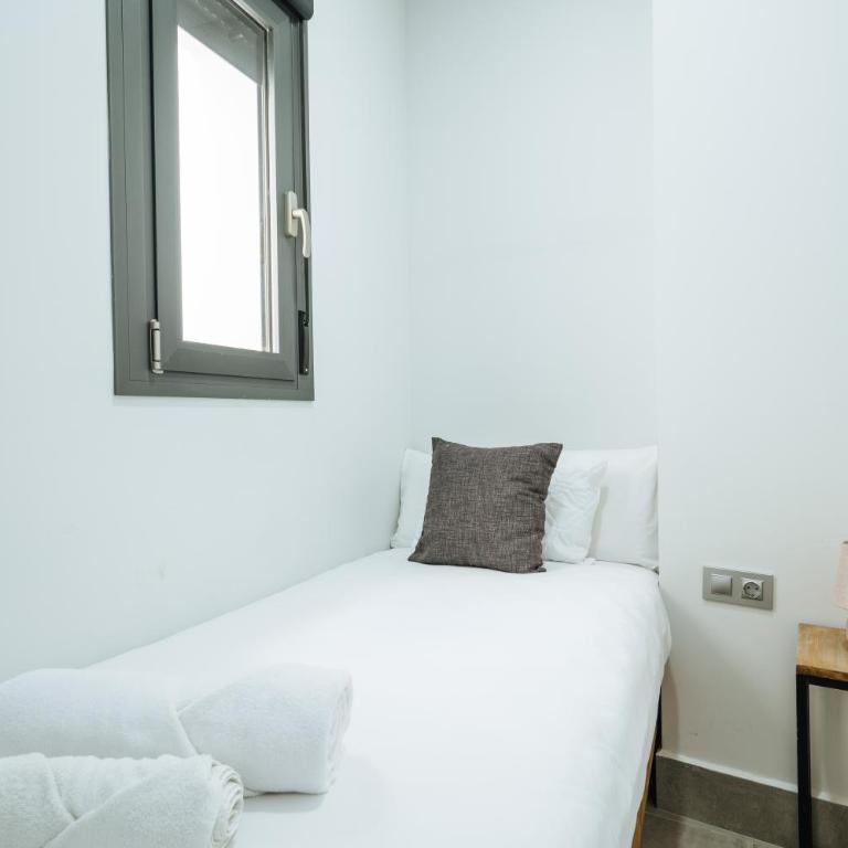 Apartamentos Trinidad - Two-Bedroom Apartment with Balcony - 3