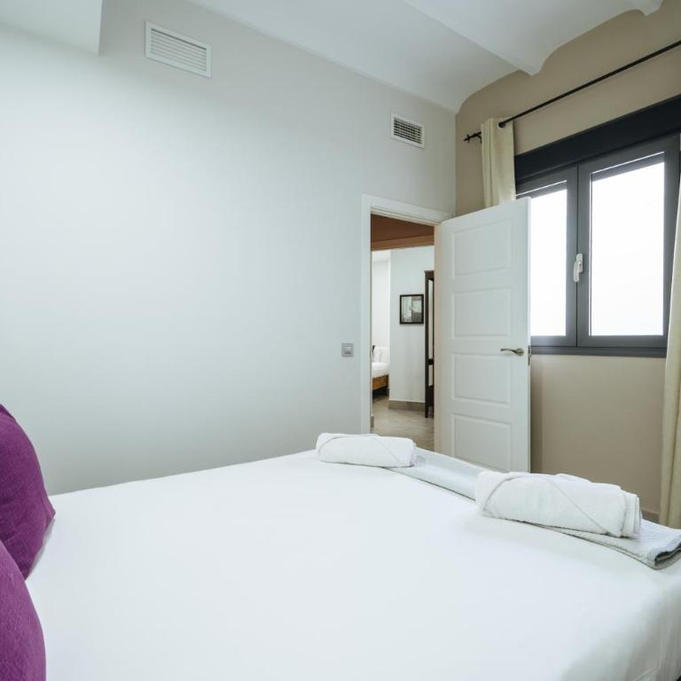 Apartamentos Trinidad - Two-Bedroom Apartment with Balcony - 4