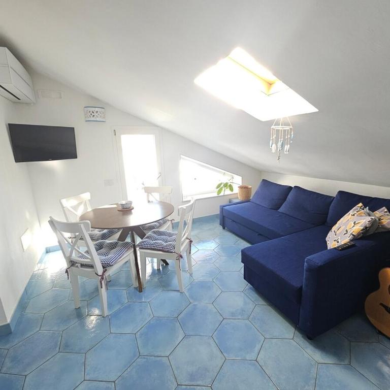 The Blue terrace - Three-Bedroom Apartment - 2