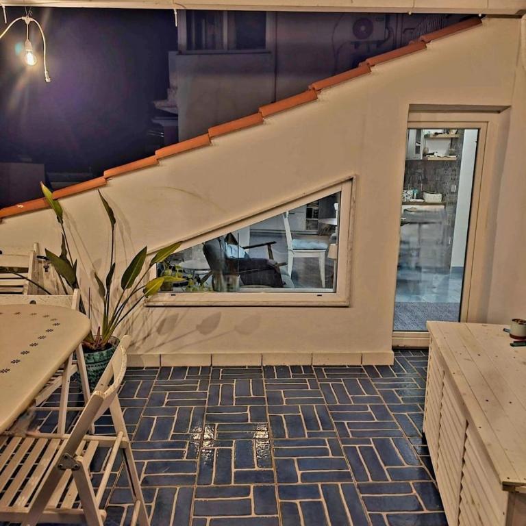 The Blue terrace - Three-Bedroom Apartment - 8