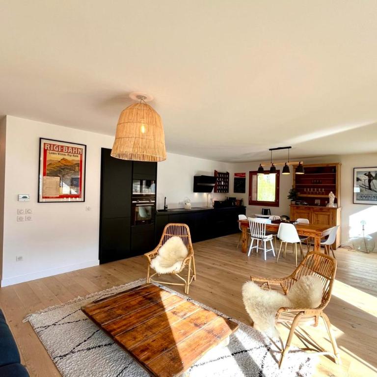 Bright apartment with balcony and stunning views - Apartamento - 5