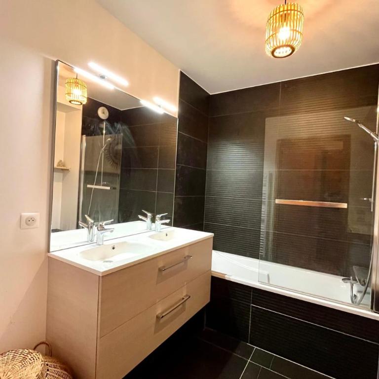 Bright apartment with balcony and stunning views - Apartamento - 12