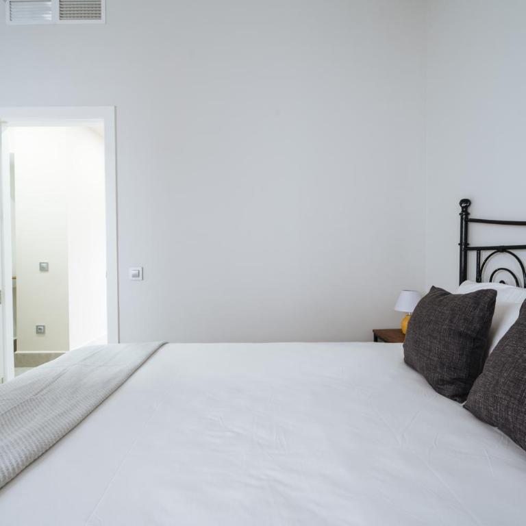 Apartamentos Trinidad - One-Bedroom Apartment with Balcony - 4