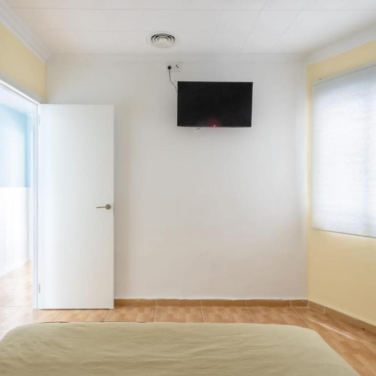Zeushaus - Three-Bedroom Apartment - 15