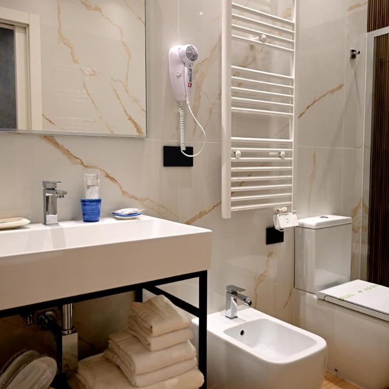 Omnia Luxury Suite - Camera Deluxe - 14