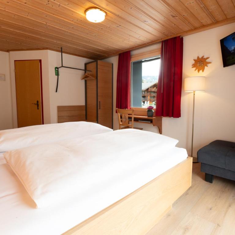 Hotel Hirschen - Grindelwald - Comfort Doppelzimmer mit Balkon und Bergblick - 4