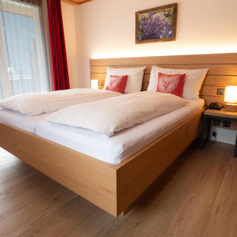 Hotel Hirschen - Grindelwald - Comfort Doppelzimmer mit Balkon und Bergblick - 3