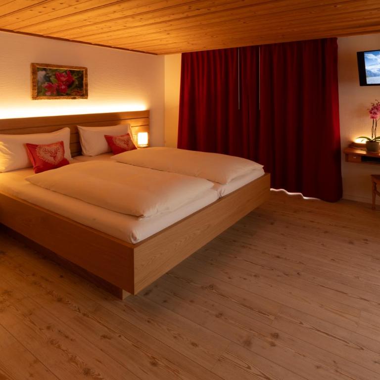 Hotel Hirschen - Grindelwald - Superior Doppelzimmer mit Balkon und Bergblick - 1