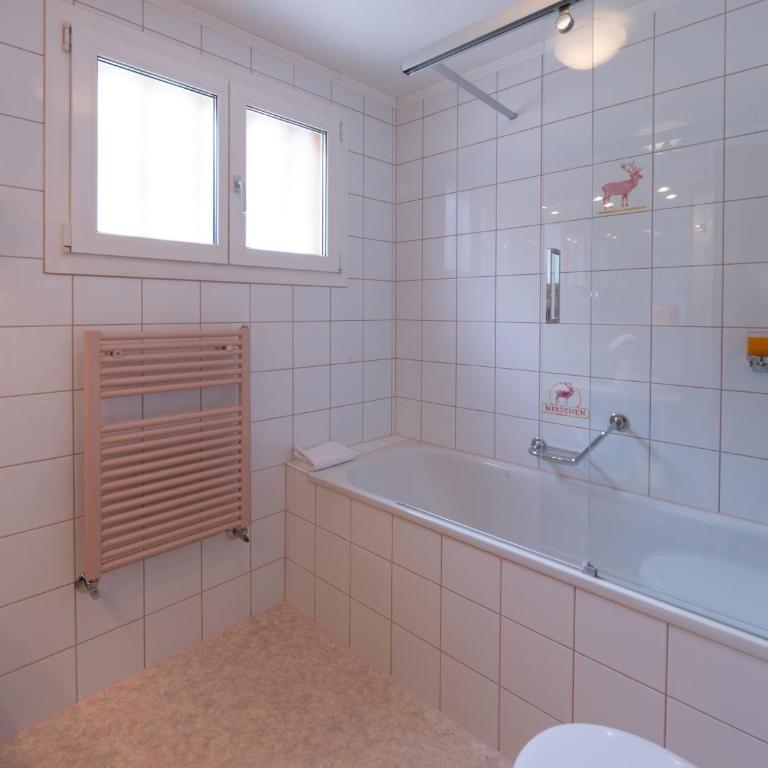 Hotel Hirschen - Grindelwald - Superior Doppelzimmer mit Balkon und Bergblick - 4