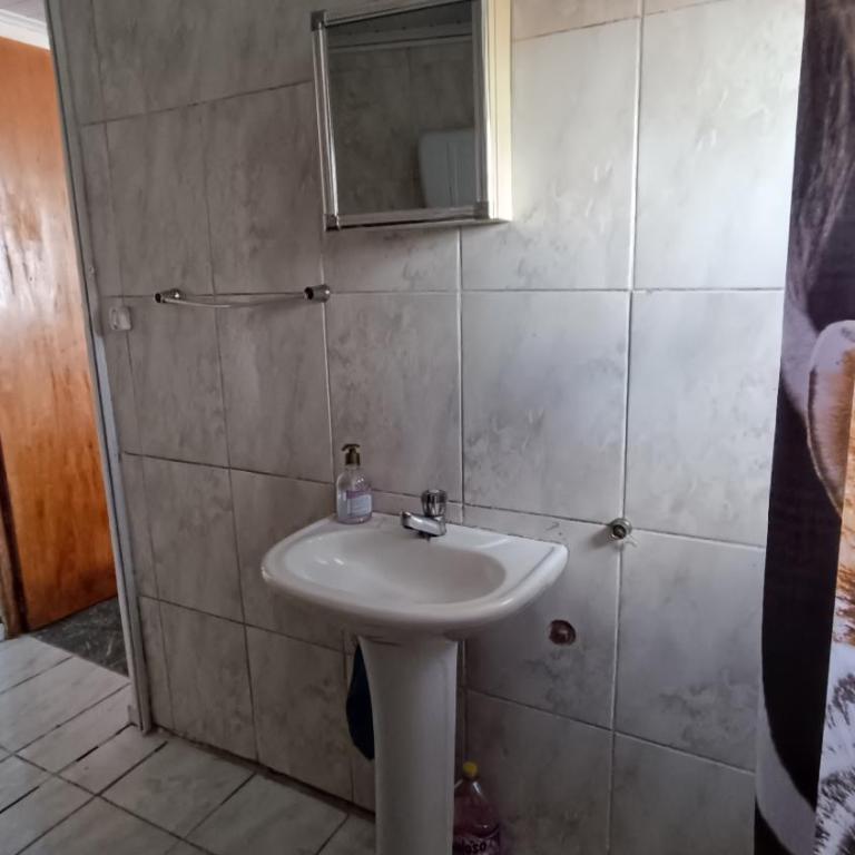 Casa proxima a zona comercial - Two-Bedroom House - 8