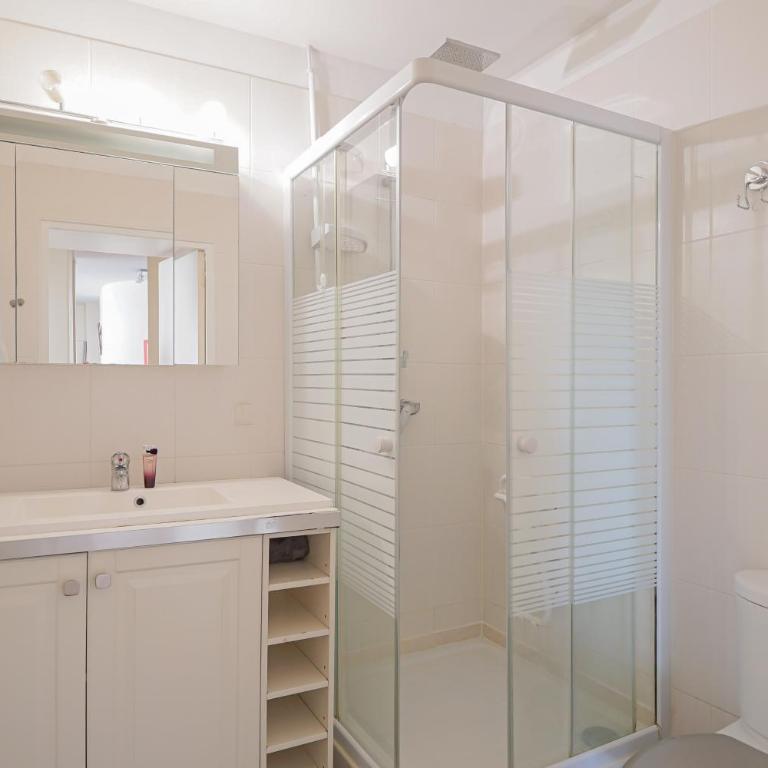 Parisian Elegance and Charm - Appartement 2 Chambres - 8
