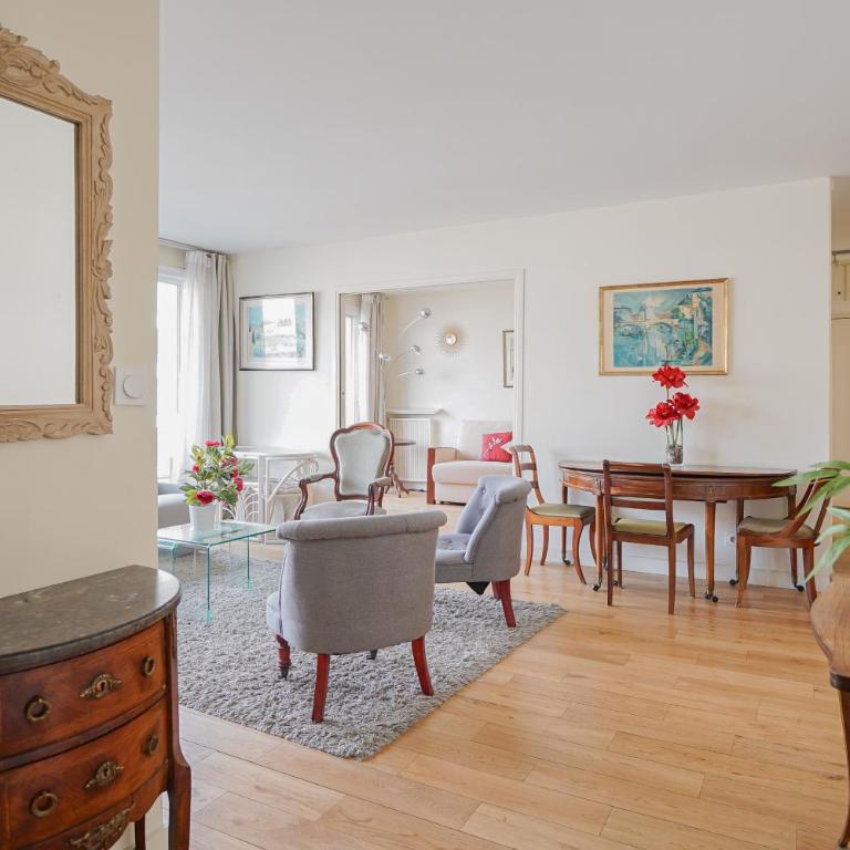 Parisian Elegance and Charm - Appartement 2 Chambres - 1