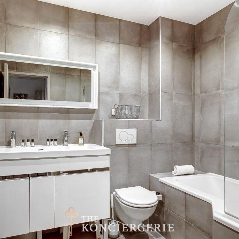 Appartement de 3 chambres avec Balcon à proximité de l'Arc de triomphe - Appartement - 20