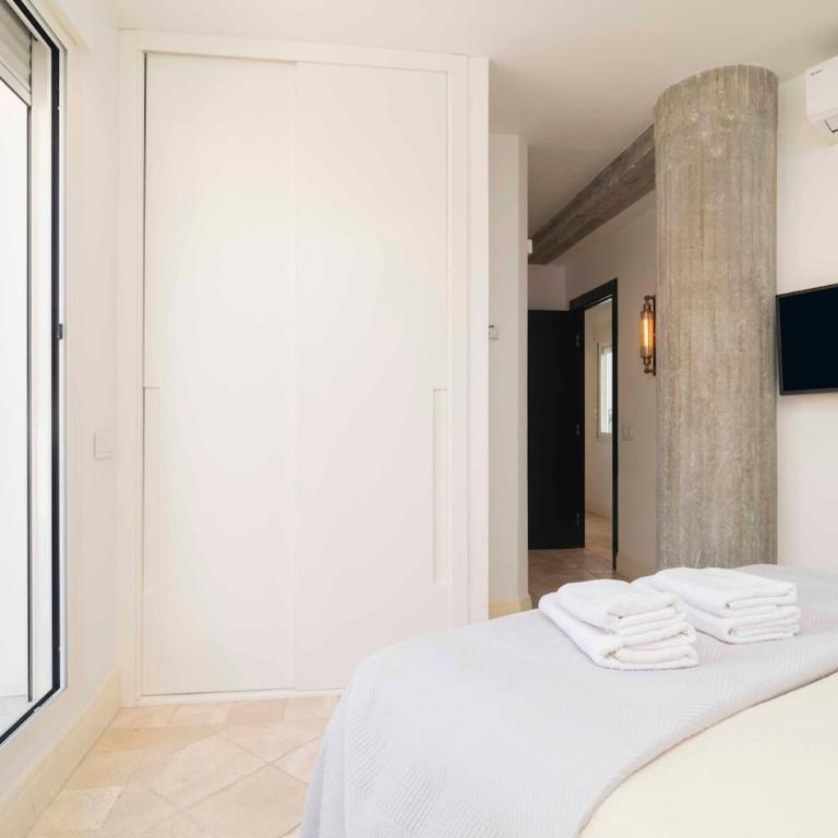 Ático exclusivo junto a Plaza Mayor - Two-Bedroom Apartment with Balcony and Terrace - 15