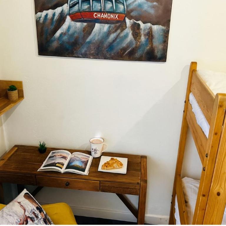 Warm Haven in Chamonix With balcony - Apartment - 9