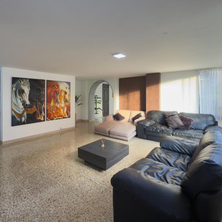 4br 232 M Apartment In El Poblado, El Tesoro - Apartamento - 2