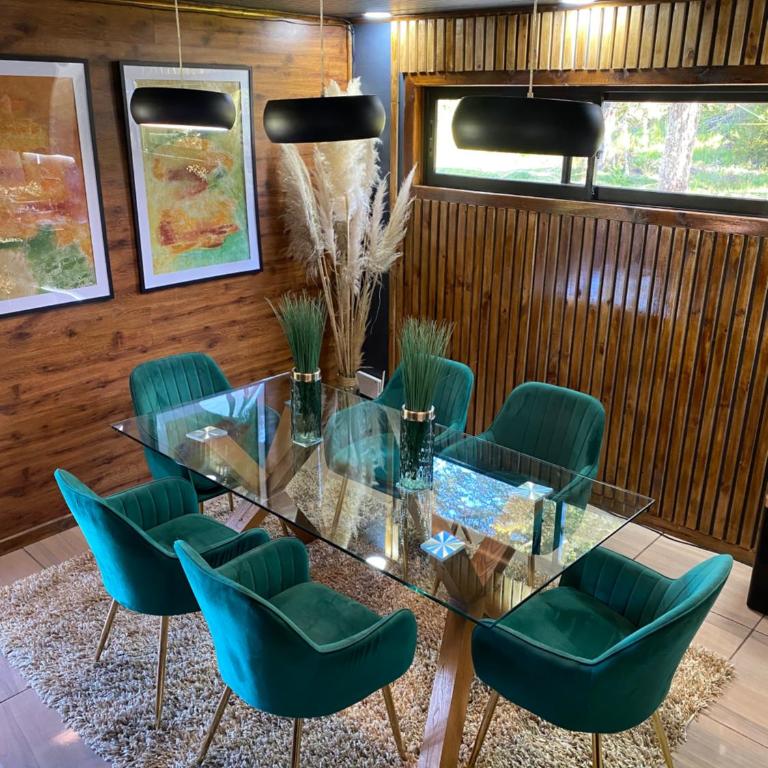 Casa con 2 Piscinas y Cama elástica - Casa de 3 dormitorios - 65