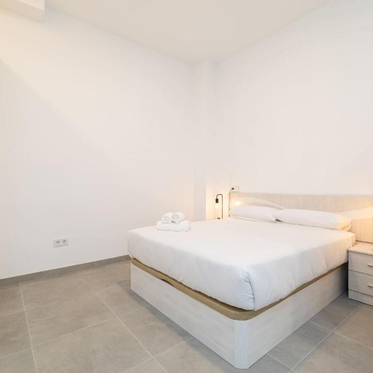 Cosy studio near AVE station - Apartamento - 12
