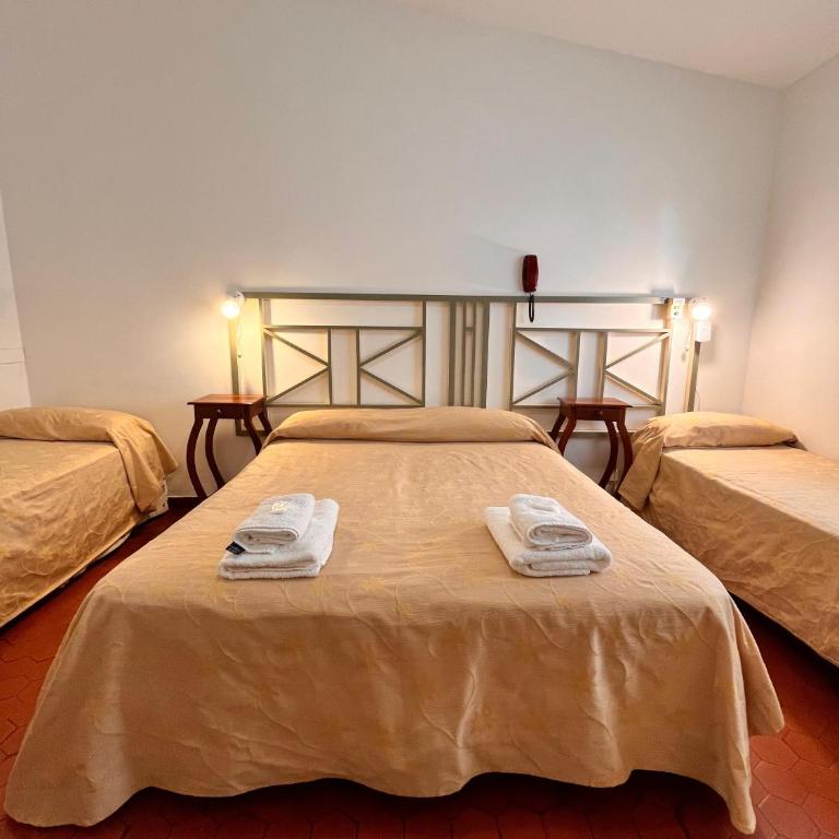 Hotel Mundial - Quadruple Room - 1