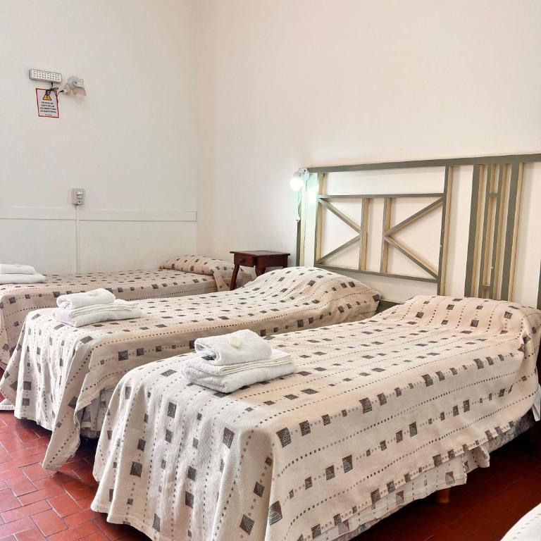 Hotel Mundial - Quadruple Room - 2
