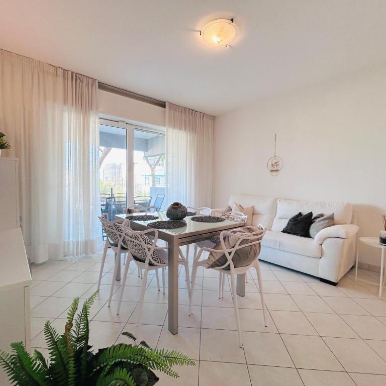 Appartamenti Carinzia Fronte Mare - Flexrent Immobiliare Abissinia - Appartamento con 2 Camere da Letto e Vista Mare - 8